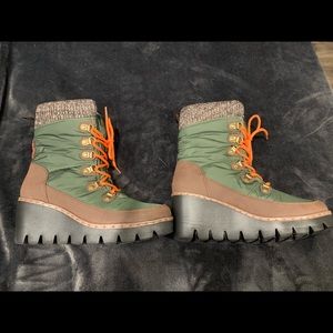 NWT Nautica wedge boots